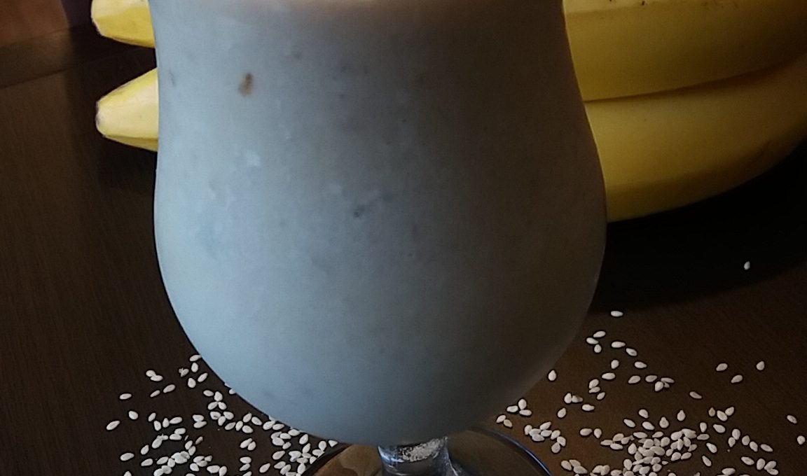 Shake mleczno-bananowy z tahini
