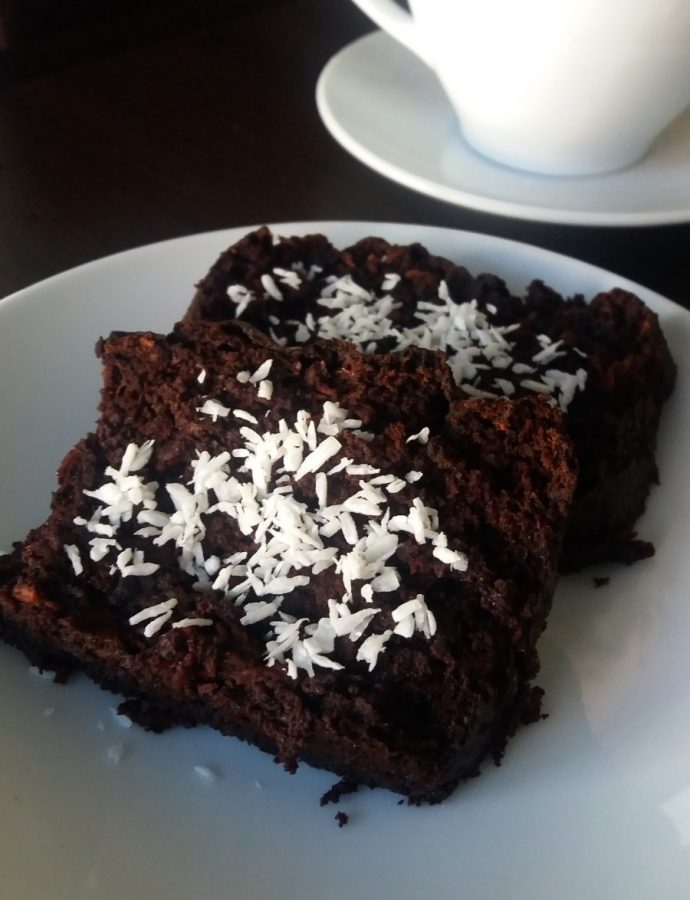 BROWNIE – czekoladowe ciasto z fasolą, słodzone daktylami
